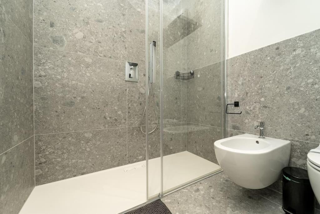 Apt 2 Min From The Cathedral With Private Parking Como Exterior photo
